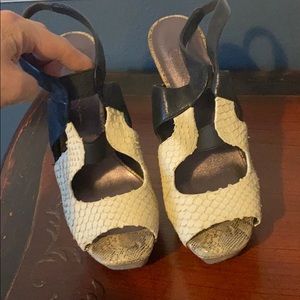 Jessica Simpson platform snake